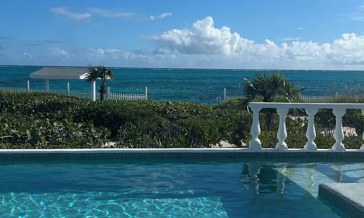 Providenciales House | 4 BEDROOM VILLA WITH POOL ON GRACE BAY BEACH! FABULOUS VIEWS FROM EVERYWHERE!