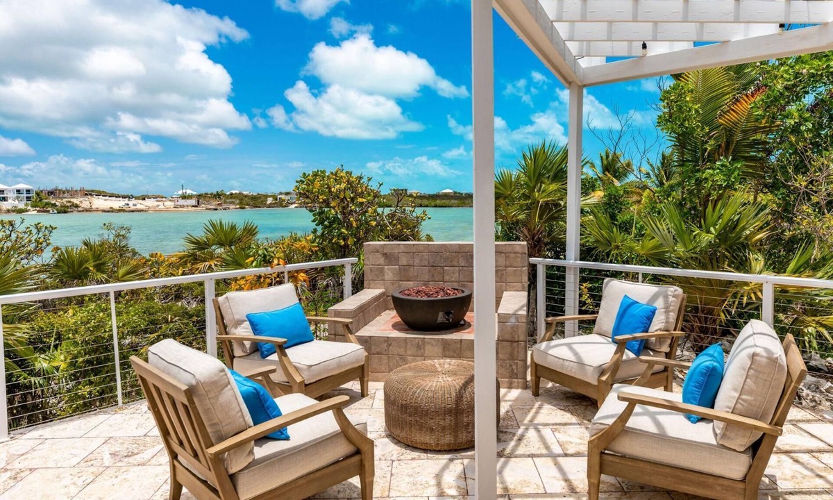 Ocean Point Villa | A Secluded Retreat on Silly Creek