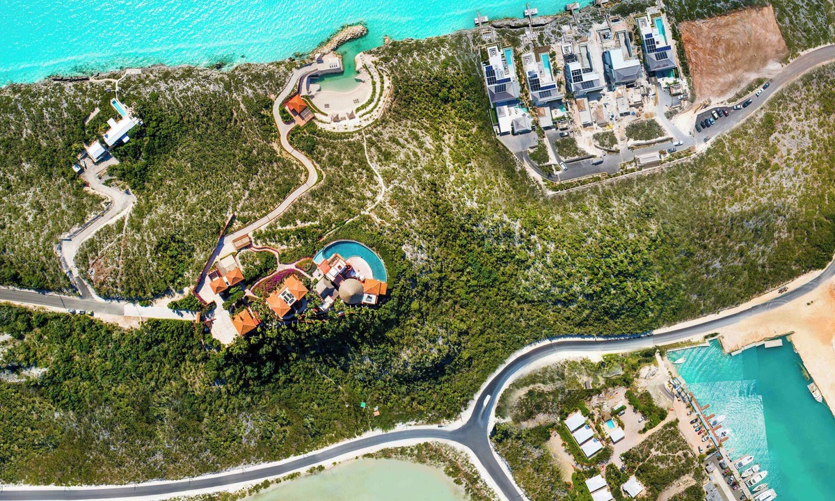 Venetian Road Settlement Villa | Bajacu Villa