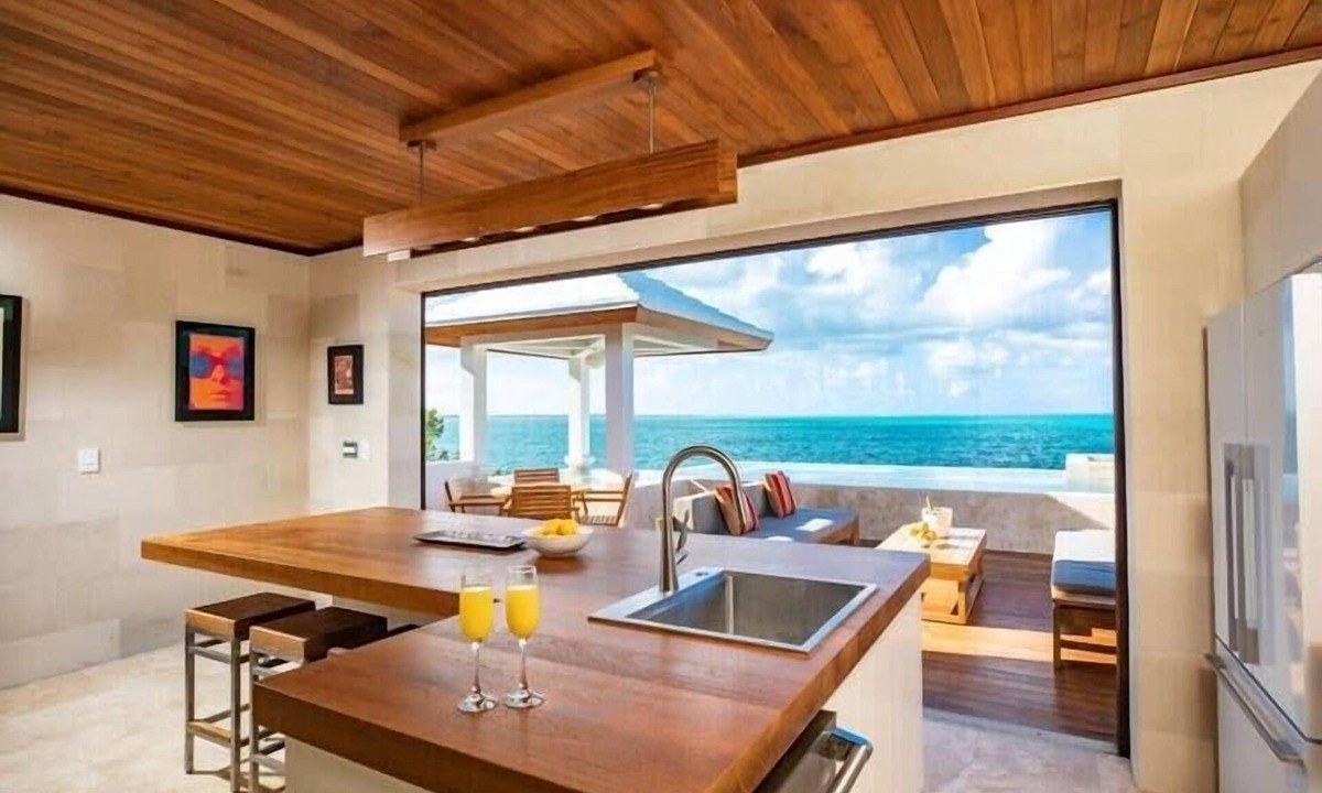 Providenciales Villa | Beach Cake – A Stylish Beachfront Hideaway at Turtle Cove, Providenciales