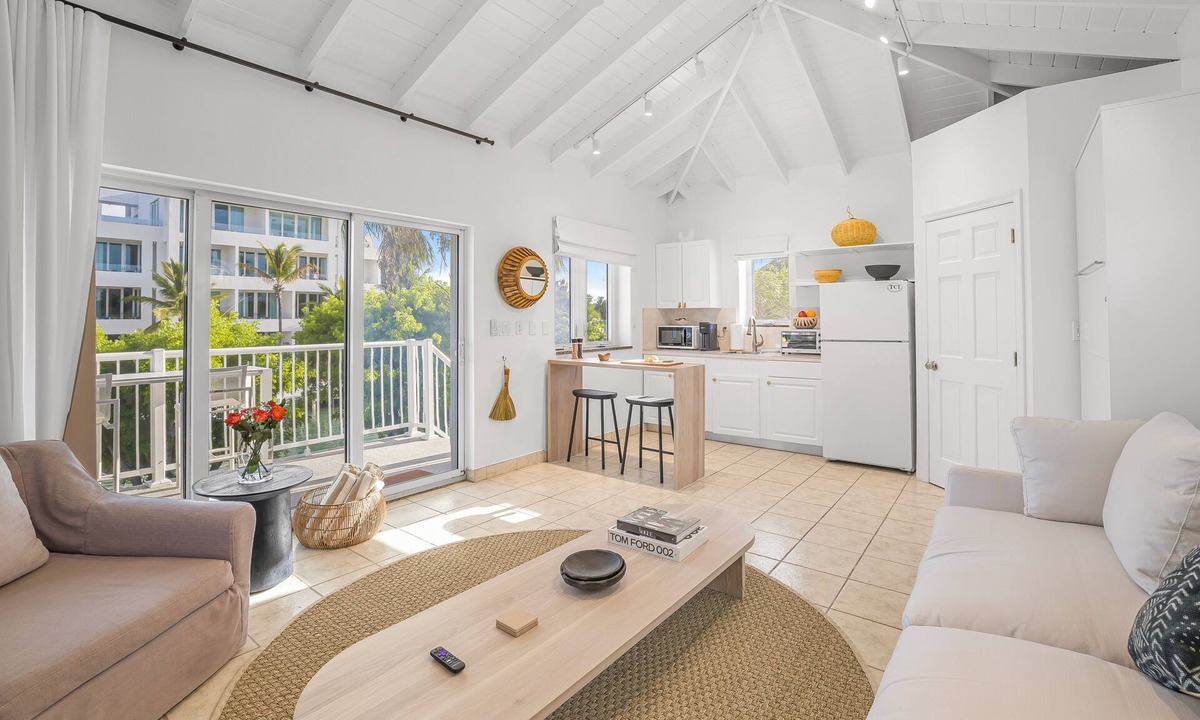 The Bight Condo | Beautiful Marina View, 5 minute walk from Grace Bay Beach