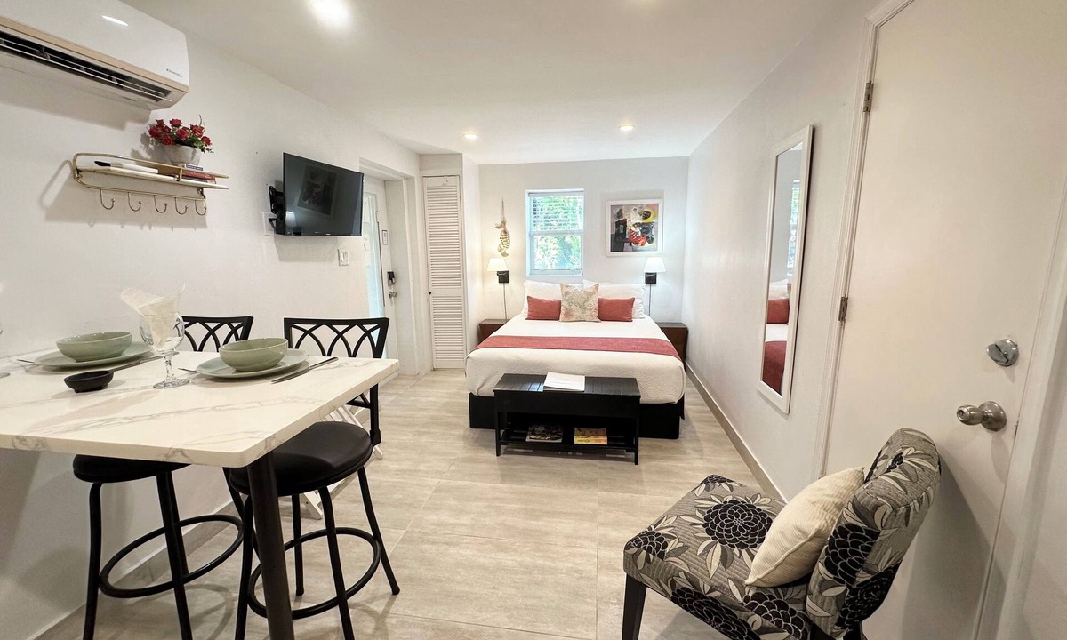The Bight Apartment | Coral Studio for 2-pool,AC,WiFi,2 min walk to Grace Bay Beach