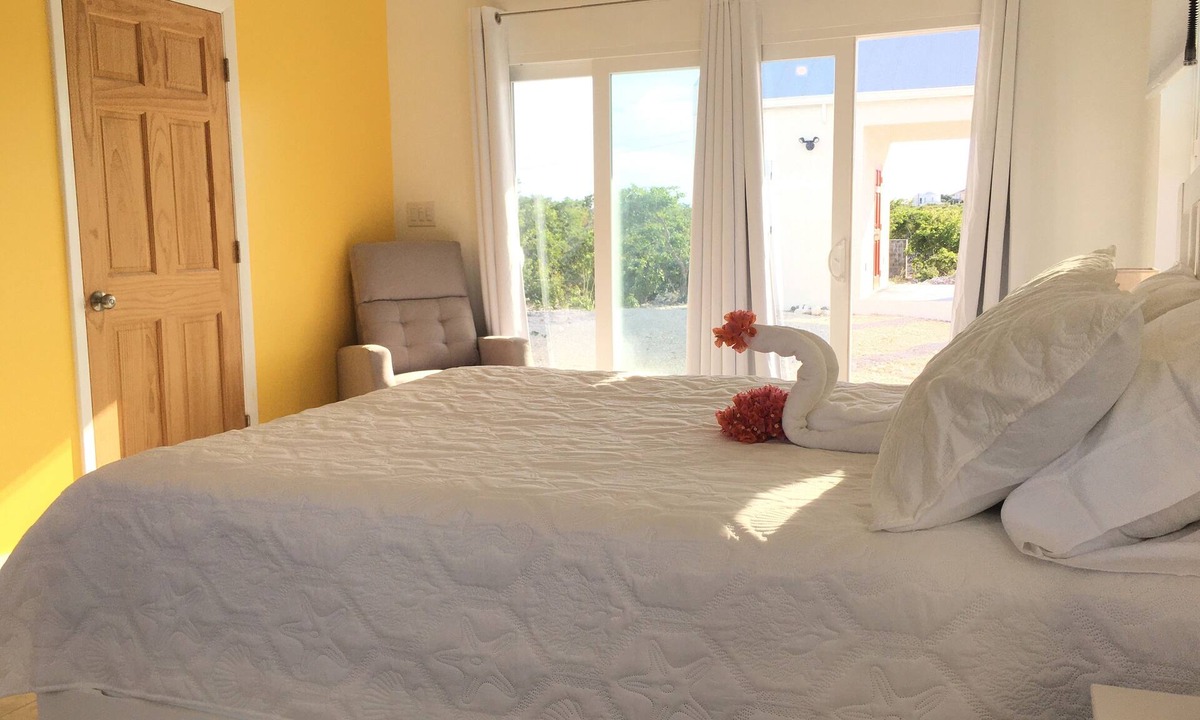 Long Bay Hills Apartment | Cozy Studio Villa near the Beach, Pool & Sunsets