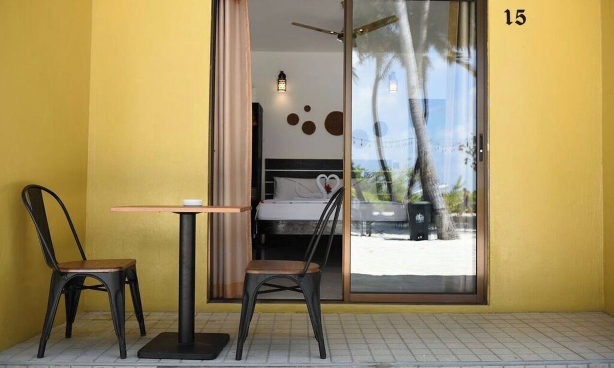 Dhiffushi Hotel | Crown Beach Villas Bikini Beach
