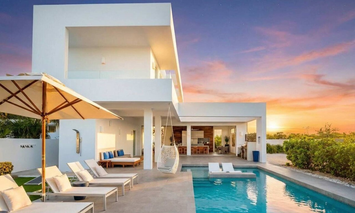 Long Bay Villa | Elite Villa with Pool, Steps from the Beach (11)