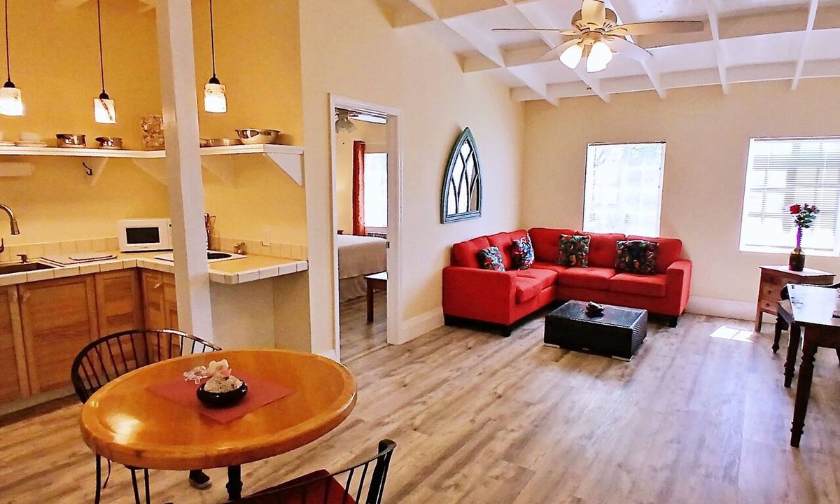 Cockburn Town Hotel | Few steps from the ocean, Two bedrooms apartment-CORAL GARDENS-Grand Turk Island