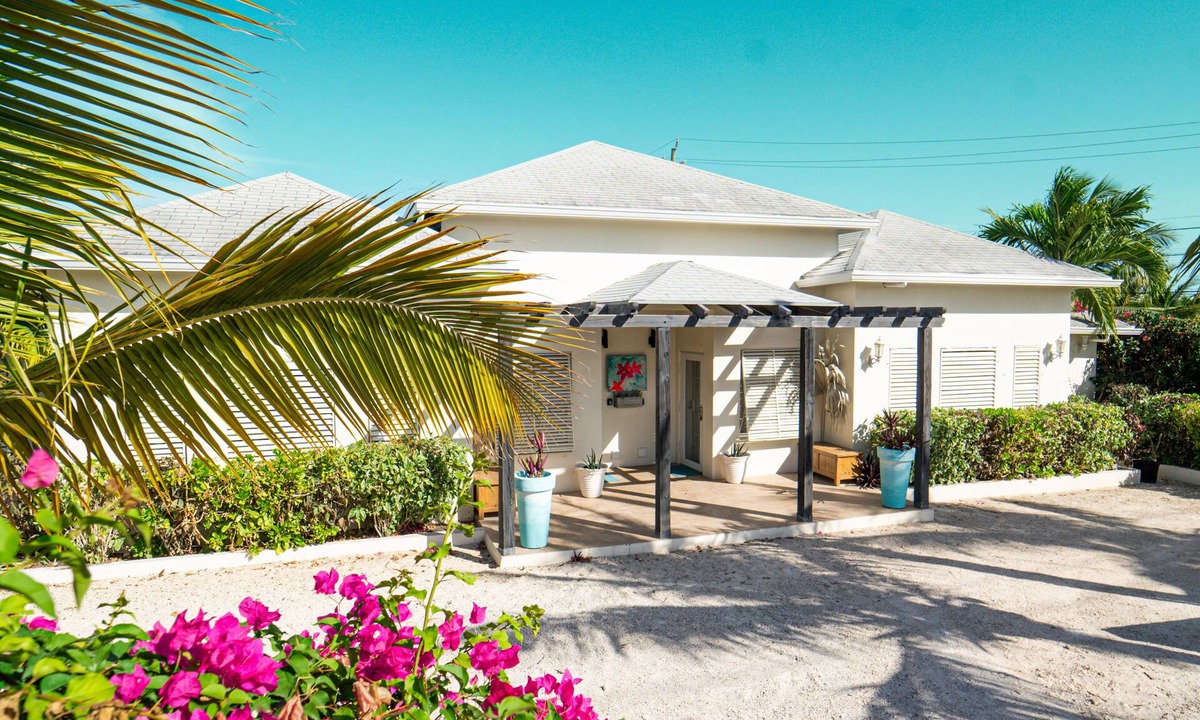 Grace Bay House | Fleur de Mer Villa Gracebay (semi-detached) 2bath2bed- 2min drive from the beach