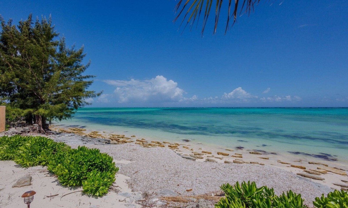 Whitby Villa | Golden Pelican – Ocean Front Lower Level Suite on North Caicos