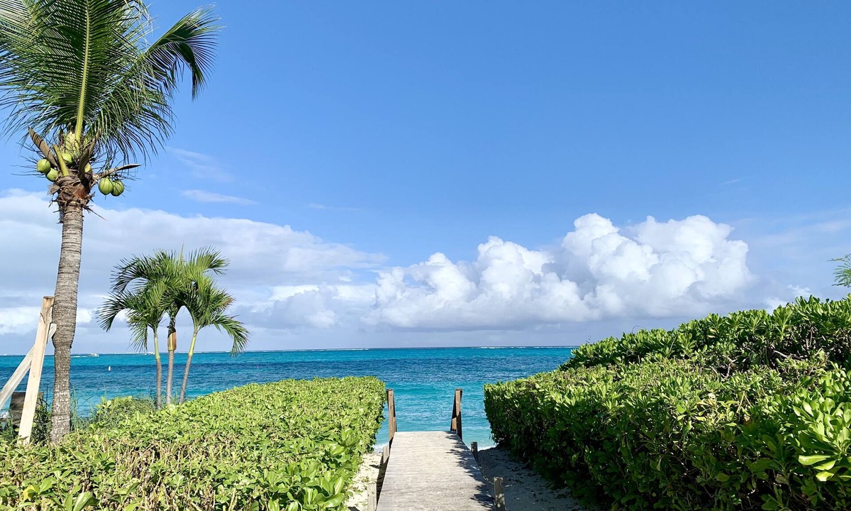 The Bight Apartment | Grace Bay Getaway: Beachwalk Compact Studio with shared Pool and Free Parking