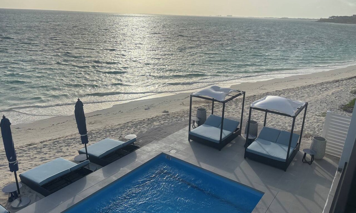 Blue Hills Villa | New - Aqua Blu BEACHFRONT Villa- "The Jasmine" Oceanfront - 4 King Bedrooms
