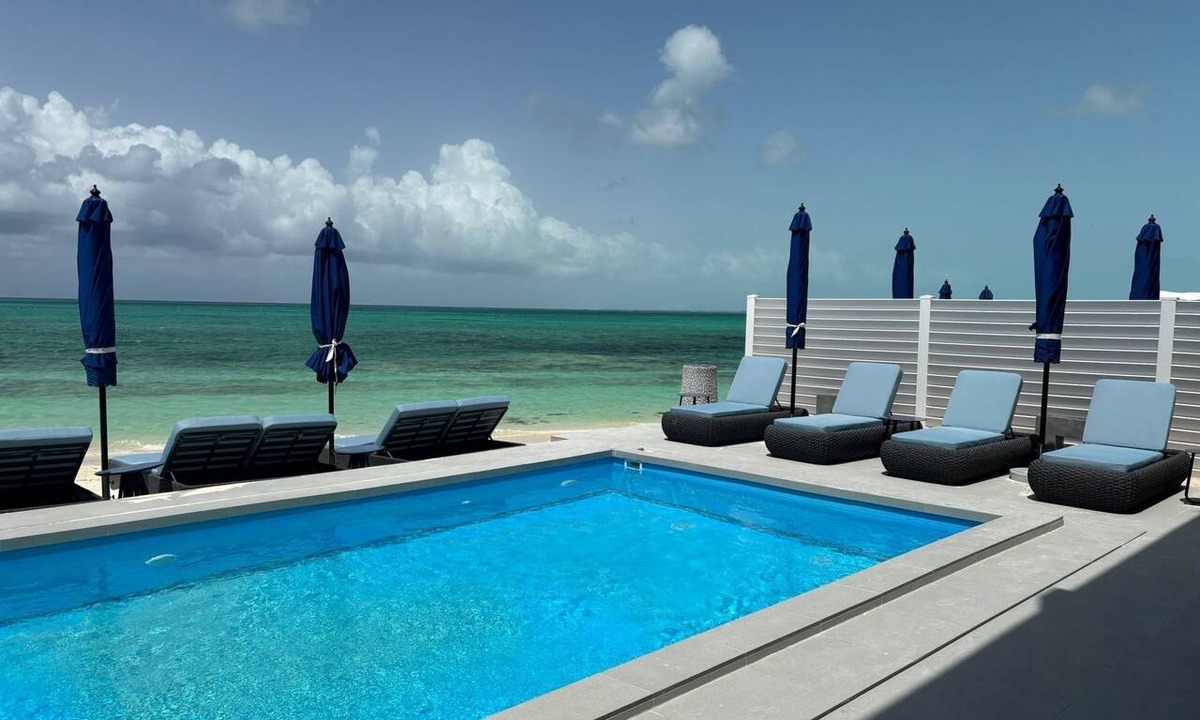 Blue Hills House | New - Aqua Blu BEACHFRONT Villa- "The Palm" Oceanfront - 4 King Bedrooms