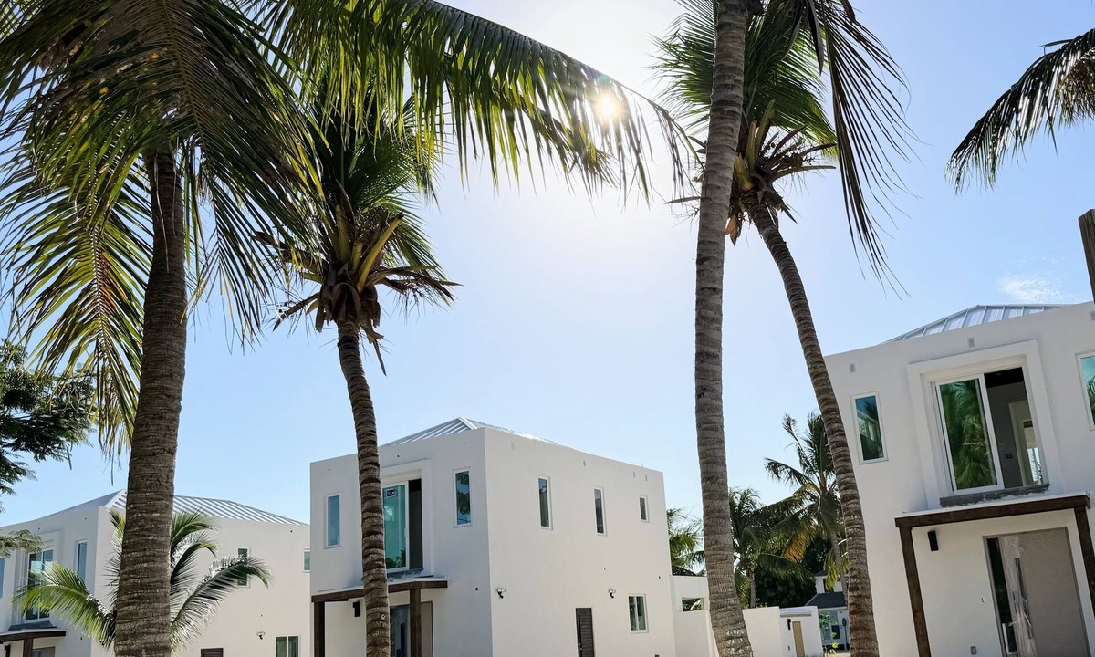 The Bight Villa | NEW Luxury Grace Bay villa,Pool,2 min>Beach&Reef