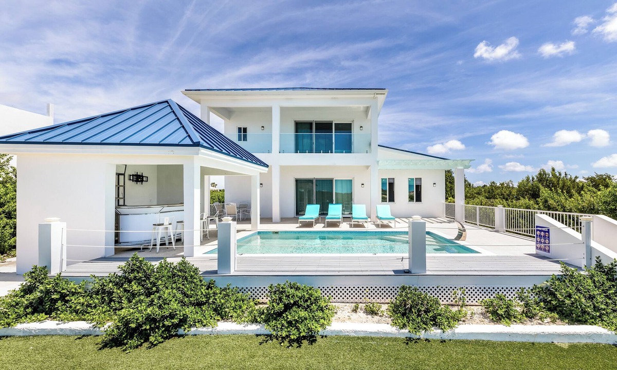 Cooper Jack Bay Settlement Villa | New & Unique Villa Blue Top! Waterfront 3 Bedrooms