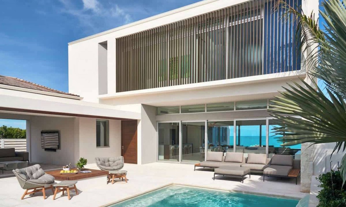 Venetian Road Settlement Villa | Oceanfront Luxury Villa | Infinity Pool w/Slide