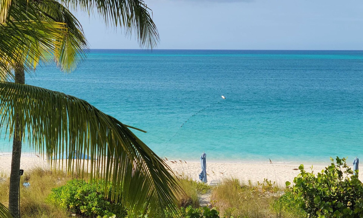 Grace Bay Condo | OCTOBER 10% PROMOTION DISCOUNT. Book and stay 7 nights or 1 month in October.
