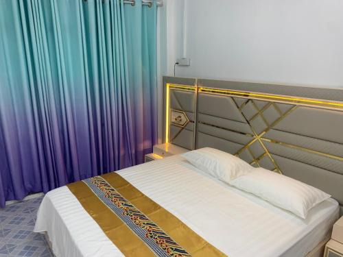Male House | Ontrack Travel