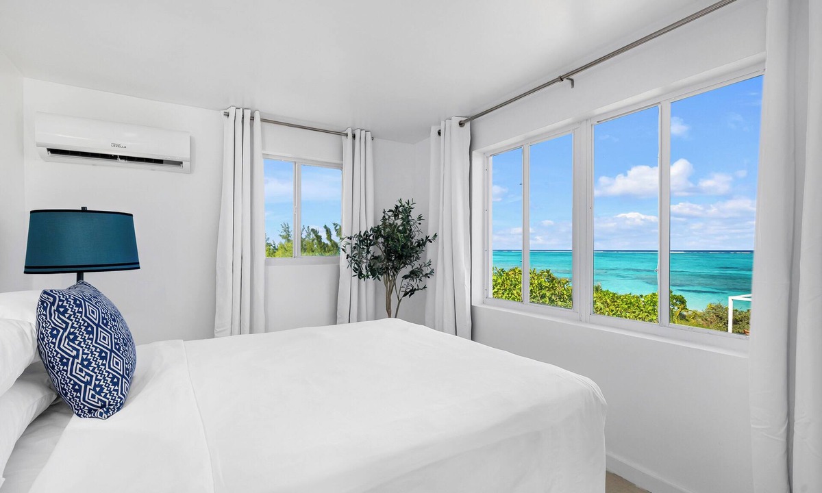 Whitby Hotel | Pelican Beach Hotel