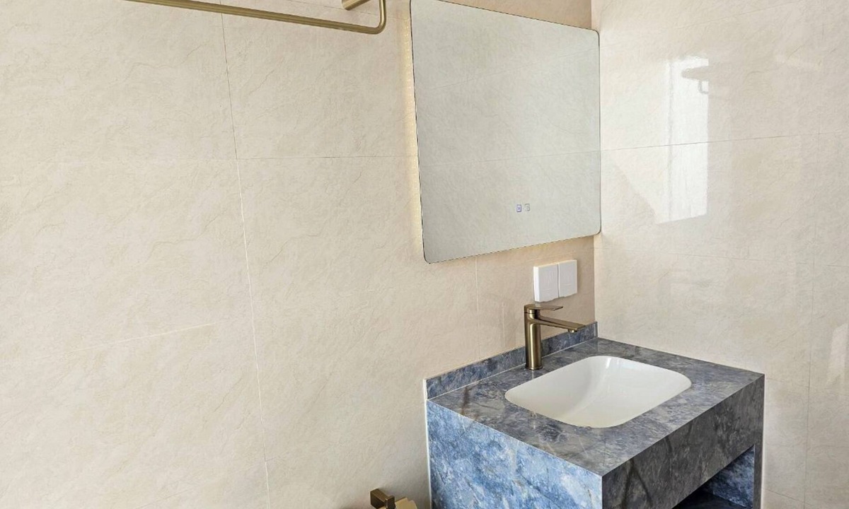 Omadhoo House | Perfect 3-bedroom house with AC in delightful Omadhoo