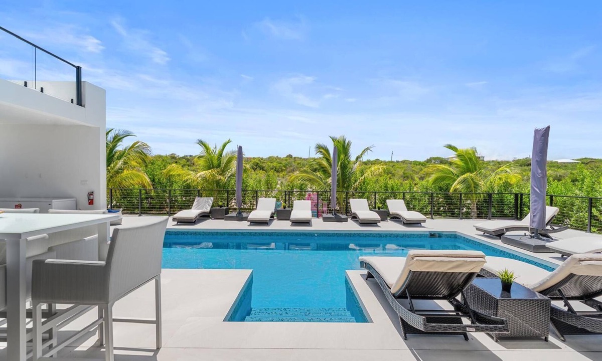 Long Bay Hills Villa | Poolside Villa with BBQ, Fire Pit & Near Beach