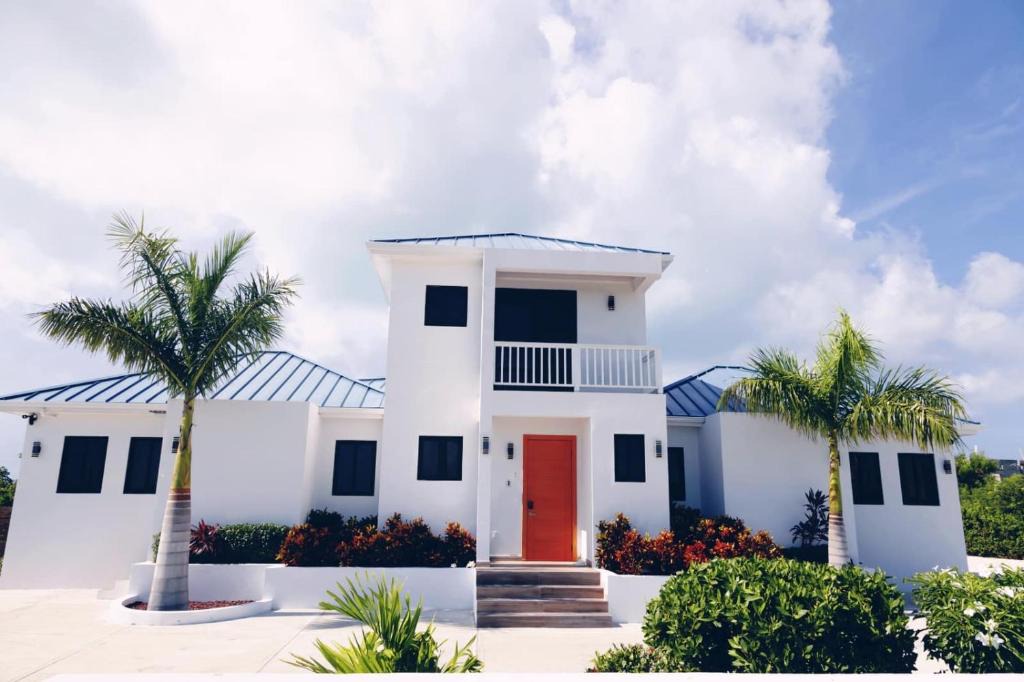 Leeward Settlement Apartment | Stay in a Long Bay Beach Villa with a Shared Pool