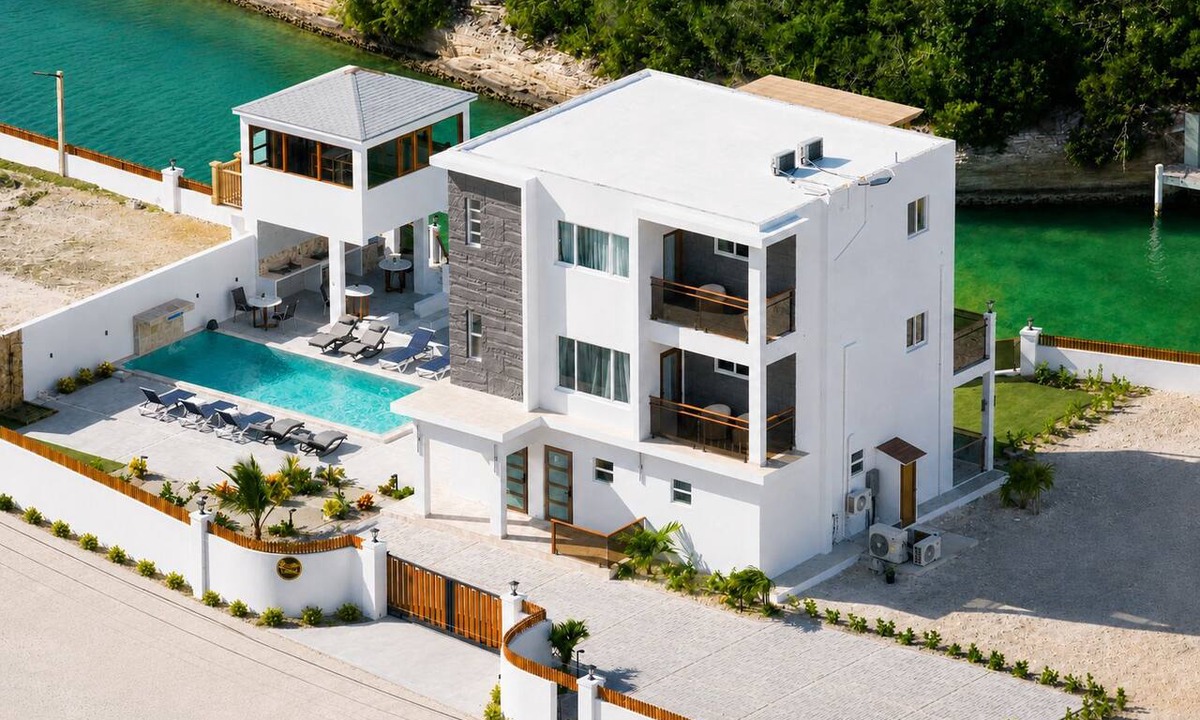 Discovery Bay Apartment | Villa Camila is a stylish, modern one-bedroom apartment, centrally located.