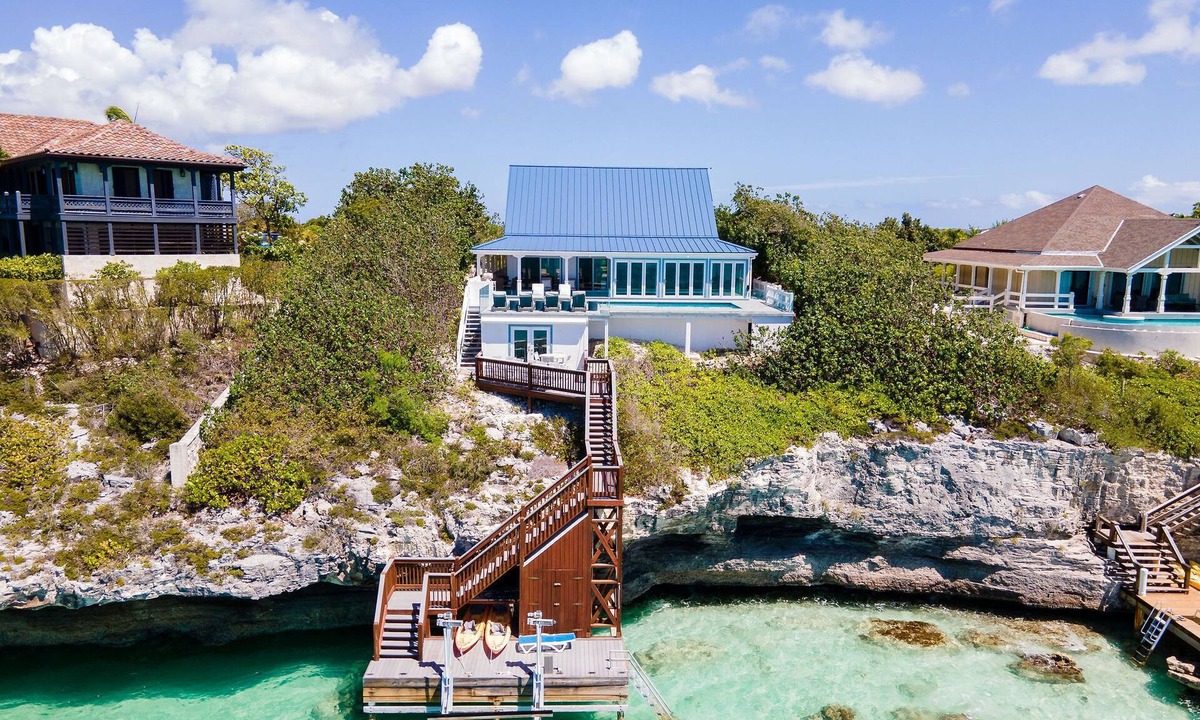 Ocean Point Villa | Villa Moonshadow - Private 5 bedroom, waterfront villa - 3 minutes to the beach.