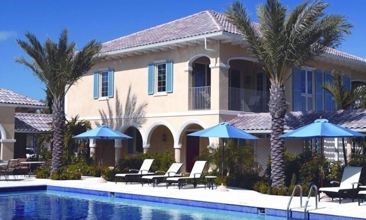 Grace Bay Condo | Villa Renaissance 503: 2nd Floor 1 Bedroom Pool/Garden View Villa On Grace Bay