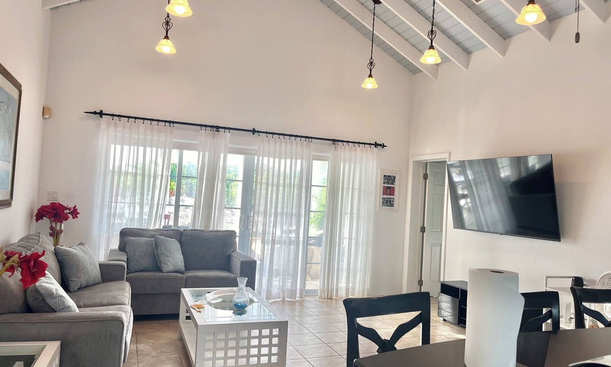 Providenciales House | Waterfront 3-bedrooms Villa in Providenciales
