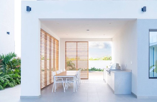 Grace Bay Apartment | 25% Off Sept 10-12! Walk 2 Beach, Pool Z-B103