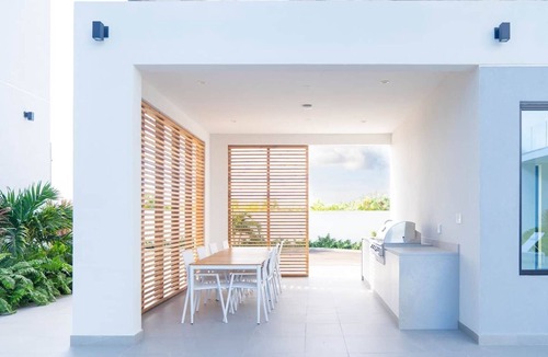 Grace Bay Apartment | 25% Off September Pool, Grace Bay, Ocean View Z102