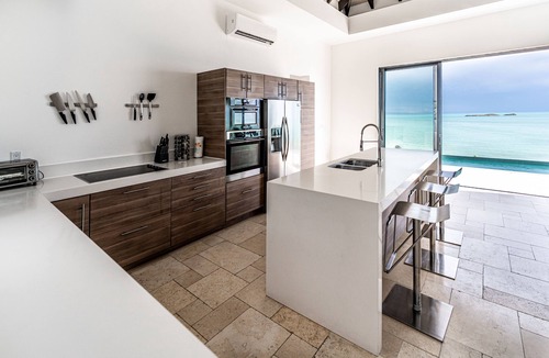 Juba Sound Villa | 3 bed Beachfront Villa Private Pool Direct Beach Access Kayaks!