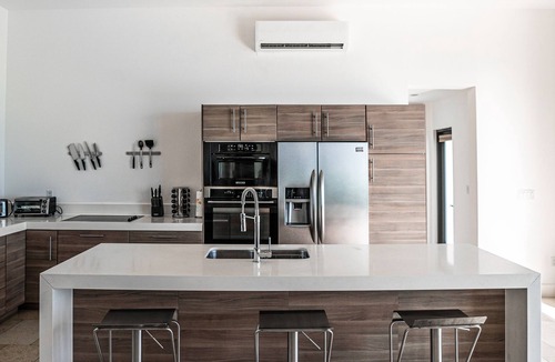 Juba Sound Villa | 3 bed Beachfront Villa Private Pool Direct Beach Access Kayaks!