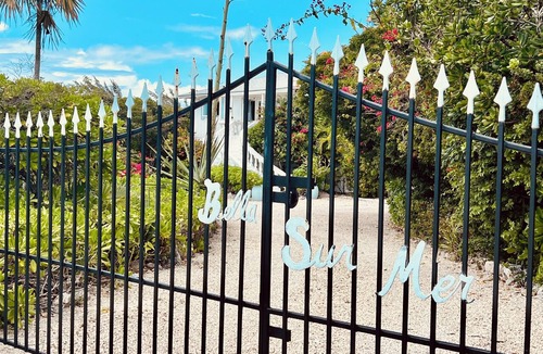 Providenciales House | 4 BEDROOM VILLA WITH POOL ON GRACE BAY BEACH! FABULOUS VIEWS FROM EVERYWHERE!