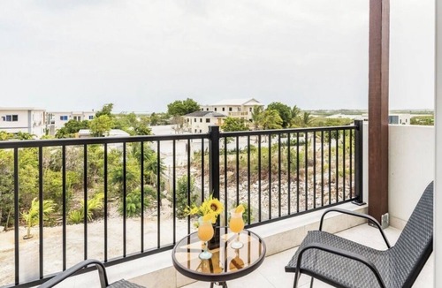 Discovery Bay House | 5 minutes Drive to the Beach.Dreamz Retreat Villa Your Tropical Taste.