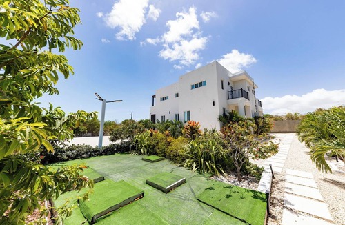 Discovery Bay House | 5 minutes Drive to the Beach.Dreamz Retreat Villa Your Tropical Taste.