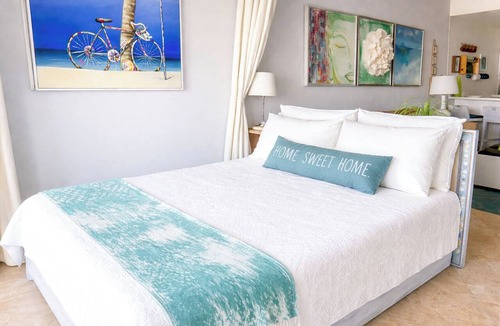 The Bight Resort | Artist's Studio Grace Bay Views, Providenciales