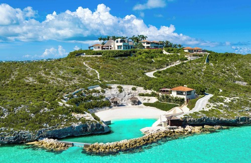 Venetian Road Settlement Villa | Bajacu Villa