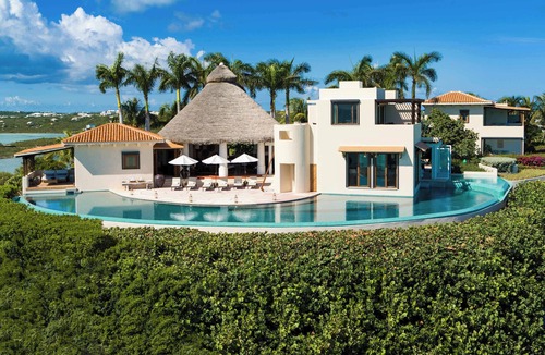 Venetian Road Settlement Villa | Bajacu Villa