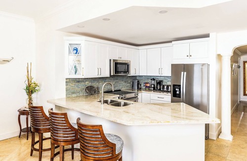 Grace Bay Condo | BEACHFRONT PH 302 Grace Bay Villa Renaissance -No car needed. Sept-Nov 10% off.