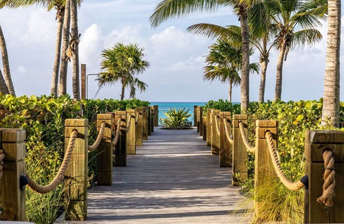 Grace Bay Condo | BEACHFRONT PH 302 Grace Bay Villa Renaissance -No car needed. Sept-Nov 10% off.
