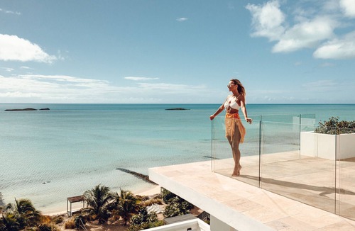 Juba Sound House | Beachfront Villa, Pool, Rooftop Terrace and Ocean Views!