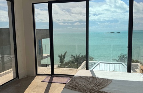 Juba Sound House | Beachfront Villa, Pool, Rooftop Terrace and Ocean Views!