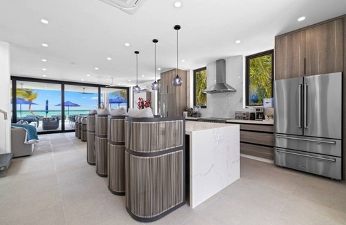Blue Hills Villa | Beachfront Villa `The Jasmine`
