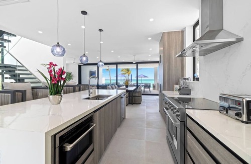 Blue Hills Villa | Beachfront Villa `The Jasmine`