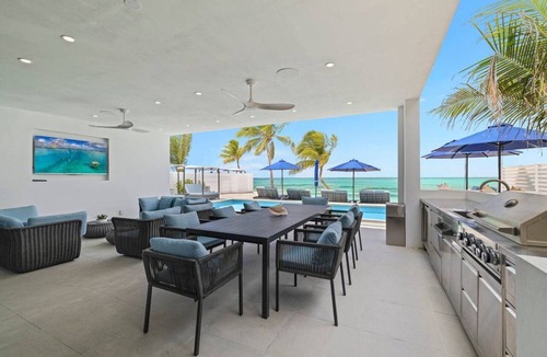 Blue Hills Villa | Beachfront Villa `The Jasmine`