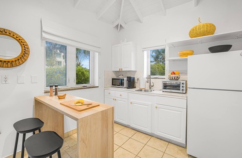 The Bight Condo | Beautiful Marina View, 5 minute walk from Grace Bay Beach