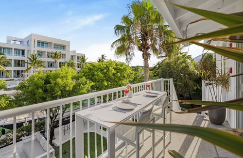 The Bight Condo | Beautiful Marina View, 5 minute walk from Grace Bay Beach