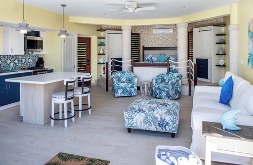 Leeward Settlement House | BRAND NEW BEACH BUNGALOW! Romantic, Tropical, Quiet