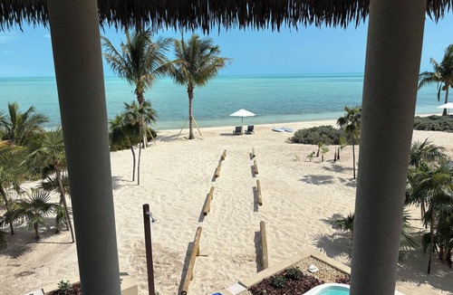 Leeward Settlement House | BRAND NEW BEACH BUNGALOW! Romantic, Tropical, Quiet