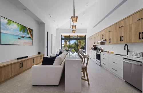 Leeward Settlement Villa | Canalfront Turks & Caicos Villa w/Infinity Pool